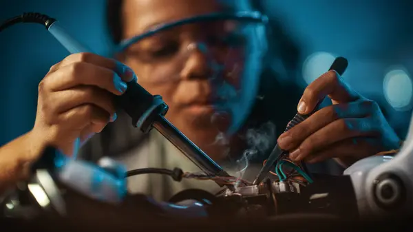 Young Teenage Multiethnic Schoolgirl Studying Electronics Soldering Wires Circuit Boards — Stock Photo, Image