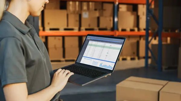Logistics Retailer Warehouse Manager Using Tablet Computer Diverse Workers Loading — Stock Photo, Image