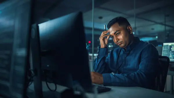 Night Office Portrait Handsome Indian Man Working Desktop Computer Engelsk – stockfoto