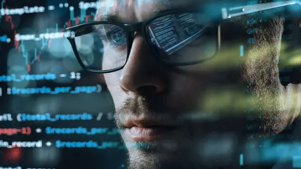 Nærbilde Portrett Programvareingeniør Som Arbeider Datamaskinen Line Code Run Aroung – stockfoto