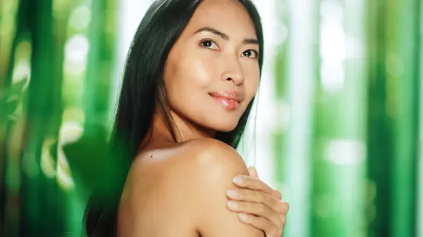 Beautiful Asian Woman Touches Her Perfect Soft Shoulder Neck Sensually — Stock Photo, Image