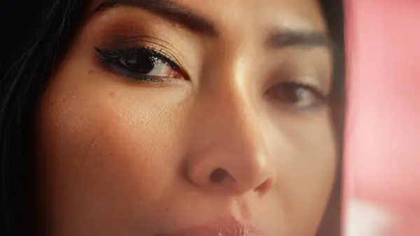Beautiful Asian Woman Cosmetics Mascara Her Lush Eyelashes Seductive Female — Stock Photo, Image
