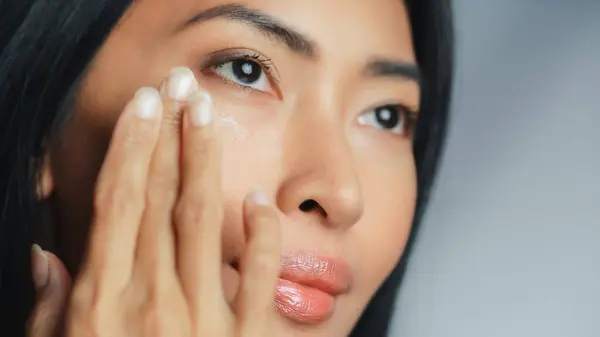 Portrait Beautiful Asian Woman Gently Applying Face Cream Mask Sensual — Stock Photo, Image