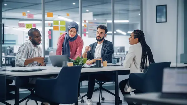 Diverse Modern Office Motivated Muslim Businesswoman Wearing Hijab Leads Meeting รูปภาพสต็อกที่ปลอดค่าลิขสิทธิ์