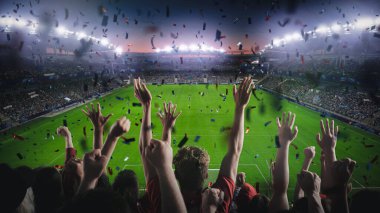 Futbol Şampiyonası Final Maçı sırasında takımları için stadyumda tezahürat yapan taraftarların çekimi. Takım Gol Alıyor, Taraftarlar Topluluğu