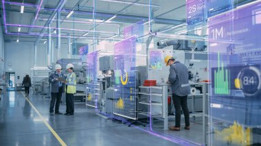 Fabrika Dijitalizasyonu: İki Endüstriyel Mühendis Tablet Bilgisayar Kullanıyor, Büyük Veri İstatistikleri Görselleştirme, Yüksek Teknoloji Elektronik Optimizasyonu
