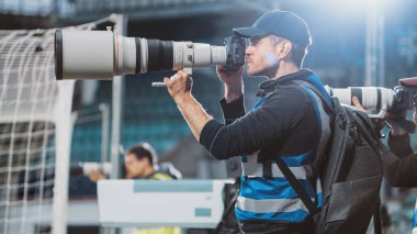 Profesyonel basın sözcüsü, Stadyumda Zoom Lens Atış Şampiyonası maçında kameralı spor fotoğrafçıları. Uluslararası Kupa, Dünya