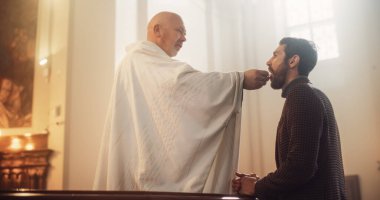 Kilisenin Kutsal Komünyon, Ayin veya Son Akşam Yemeği Töreninde: Hristiyan Bakanı Ekmek Kırıyor, Cemaate veriyor, İsa 'yla Birleşme Hareketi