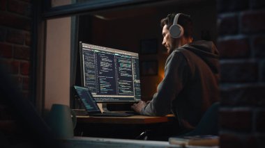 Temel Programlama Dili ile Profesyonel Yazılım Geliştirici Yazma Uygulaması. Program Mühendisi. Bilgi Teknolojisi Uzmanı. Uzak Çalışma