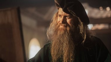 Prestijli Güzel Sanatlar Ressamı Galerisi Açılışına Yeni Ressamlarla Hazırlanıyor: Tarihi Figürler ve Sanatçının Bir Sanattan Önce Yaradılışlarını Kurtarması