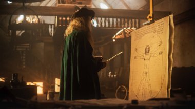 Leonardo da Vinci 'nin, Rönesans Sanat Stüdyosunda Dinlenen Vitruvian Adamı' nın Orta Çekimi. Ünlü Parça Tanıtım Bilimi