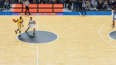 Ulusal Basketbol Playoffları: Sarı Takım Futbolcusu Geçmişteki Savunma, Basketbolcu Savunmacı, Açılışı Arıyor