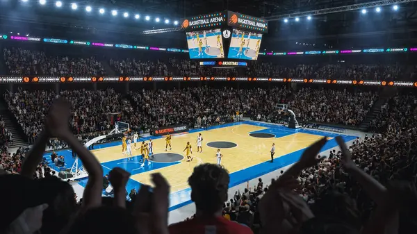 Yüksek Açı, Bir Basketbol Şampiyonluğu Maçı İzleyen Tüm İzleyiciler Arenasının Geniş Çekimini Kuruyor. Takımlar oynar, hayranlar el kaldırır ve...