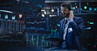 Uluslararası Borsa 'da Çalışan Tarz Adamı Portresi: Eşitlik ve Hisse Piyasalarını İzleyen Uzman