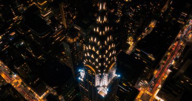 Aşağı Manhattan Mimarisinin Hava Görüntüsü. Bir helikopterden Mali İş Bölgesi Panoramik Gece Görüntüsü. Tarihi Ofis Sahnesi