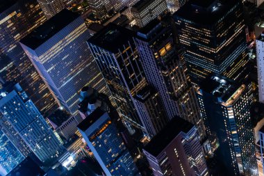 New York Şehri Havacılık Gecesi Şaşılacak Manhattan Simgeleri, Gökdelenler ve Konut Binaları. Helikopter Şehir Görüş Alanı