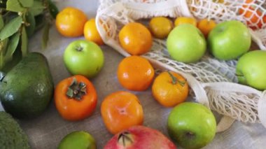 Meyve ve sebze karışımı. Sağlıklı beslenme ve yaşam tarzı, çevrimiçi ve çevrimdışı alım