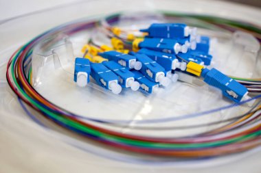 Veri iletimi için çoklayıcı. İnternet servis sağlayıcıları için internet ekipmanları, bağlantı, veri iletimi