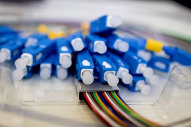 Veri iletimi için çoklayıcı. İnternet servis sağlayıcıları için internet ekipmanları, bağlantı, veri iletimi