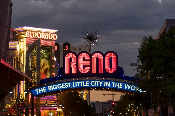 Reno, Nevada 'nın ünlü ışık işareti.