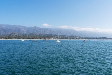 Santa Barbara 'daki kıyı şeridi manzarası