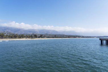 Santa Barbara 'daki kıyı şeridi manzarası