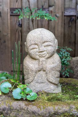 Japonya, Kamakura 'daki Hasedera Tapınağı' nda Jizo heykeli.