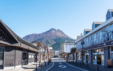 Japonya 'nın Oita kentindeki Yufuin kasabası. 