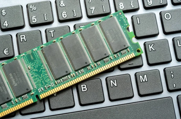 Ram Tyč Ležící Klávesnici Počítače Desktop Paměť Upgrade Komponenty Náhradní — Stock fotografie