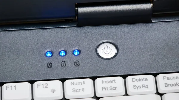 Laptop Botão Energia Perto Ligar Ligar Dispositivo Eletrônico Conceito Inicialização — Fotografia de Stock