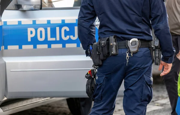 Polski Pojazd Policyjny Sprzęt Policyjny Broń Kajdanki Pasek Narzędziami Zbliżenie — Zdjęcie stockowe