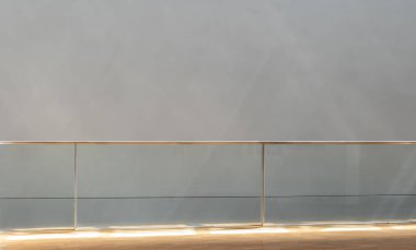 Modern mimari tasarım ofisi, otel lobisi, çağdaş apartman dairesi, iç cam paneller parmaklıklar, teras korkulukları, hiç kimse, kopya alanı arka planı, güneş ışığı