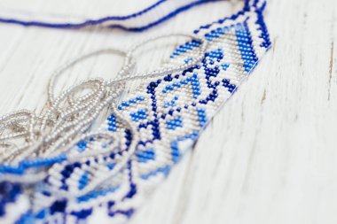 Gerdan süslemesindeki geometrik desen, Ukrayna boncuklu süs, tılsım..