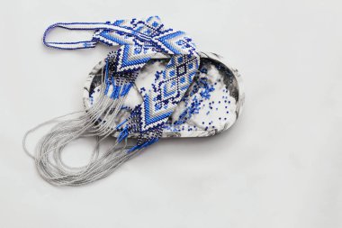 Gerdan süslemesindeki geometrik desen, Ukrayna boncuklu süs, tılsım..