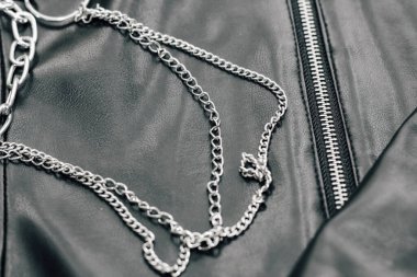 Siyah desenli zincir Eko yumuşak deri, şık ceket.