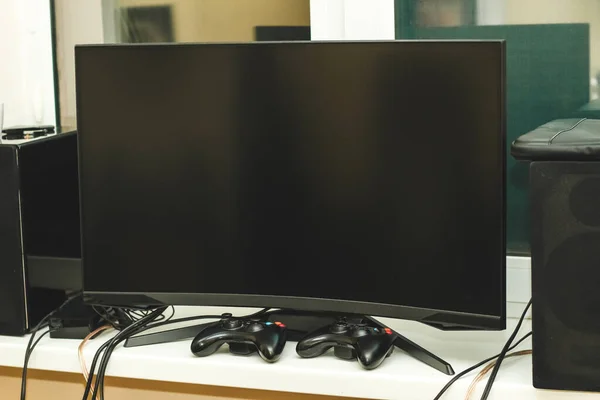 stock image Game big computer screen with game joysticks, gamer's place.