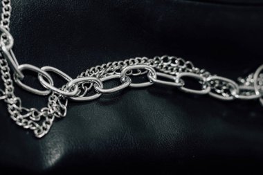 Siyah desenli zincir Eko yumuşak deri, şık ceket.