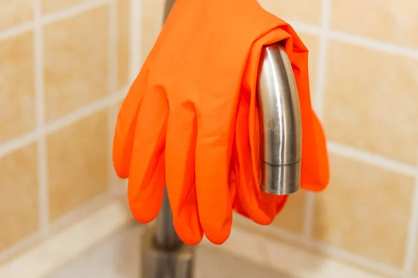 Kitchen Sink Faucet Gloves Cleaning — Stock Photo, Image