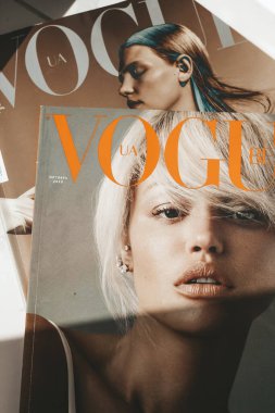 Kyiv, Ukrayna - 30 Mart 2023: Vogue shop, blog içeriği.