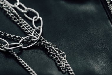 Siyah desenli zincir Eko yumuşak deri, şık ceket.