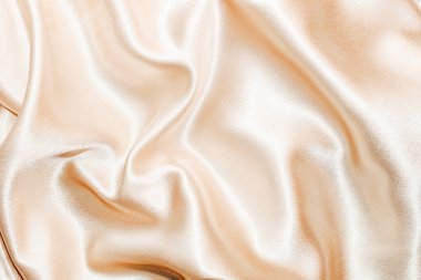 Katlı ipek saten kumaşın altın gibi parlak dokusu..