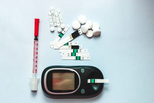 Şeker Hastaları Için Kan Şekerini Ölçmek Için Bir Cihaz — Stok fotoğraf
