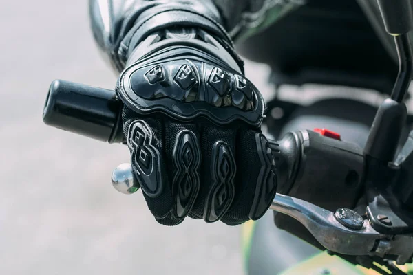 Ochronne Rękawice Moto Zbliżenie Sprzętu Bezpieczeństwa Uchwycie Szczepienia — Zdjęcie stockowe