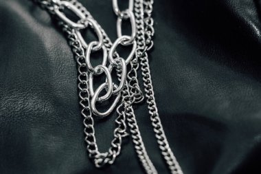 Siyah desenli zincir Eko yumuşak deri, şık ceket.