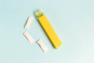 Nikotin pedleri snus, sigara değiştirme, ve elektronik bir sigara.