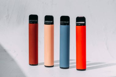 Çok renkli, çok kullanımlı elektronik sigara..