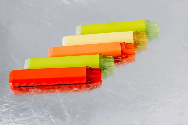 Многоцветные Многофункциональные Электронные Папиросные Сигареты — стоковое фото