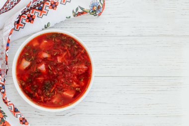 Borsch geleneksel bir Ukrayna yemeğidir.