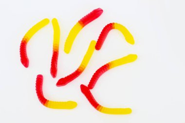 Hafif arka planda tatlı jöle solucanları