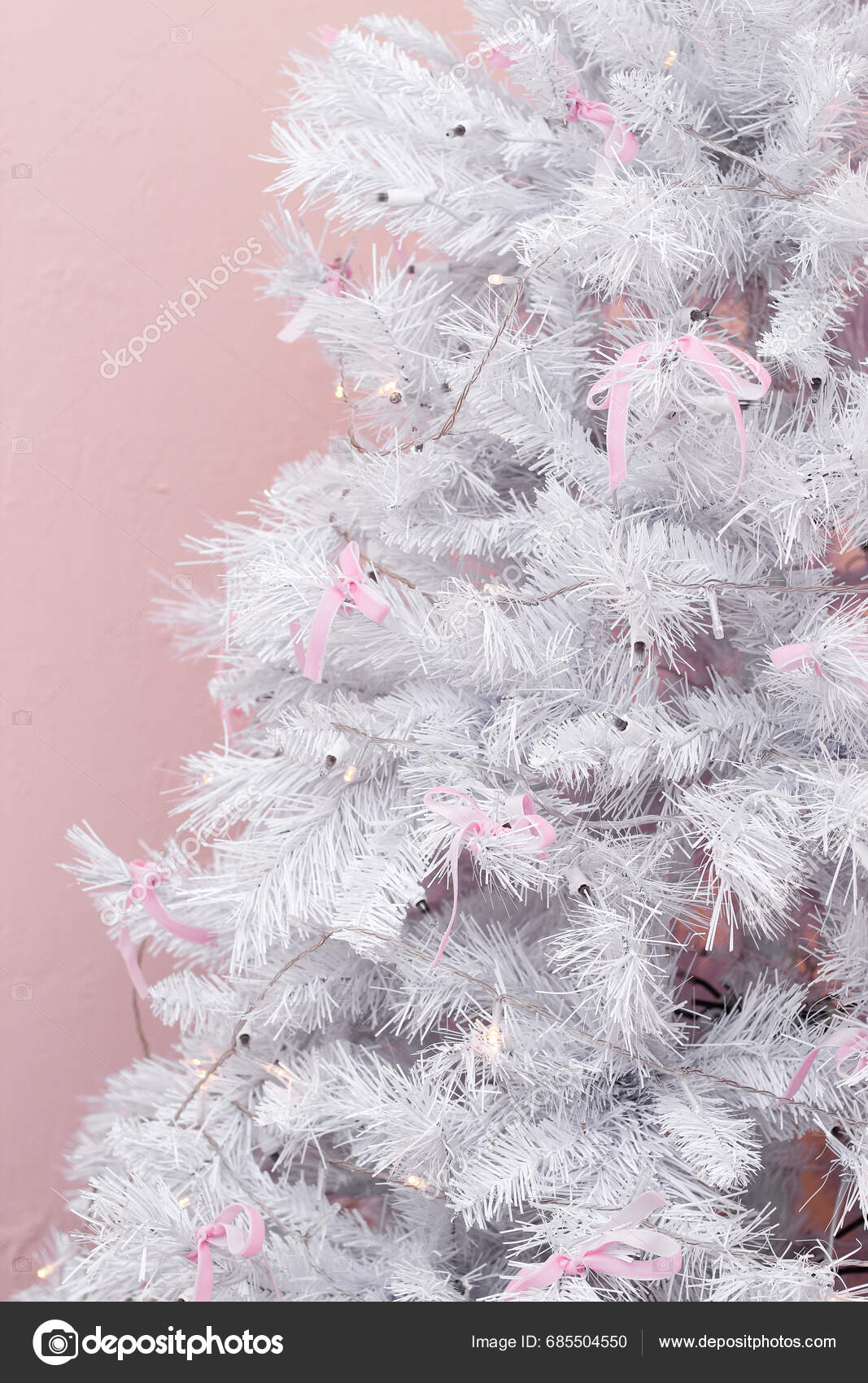 White Christmas Tree Decorated Pink Room Decor Stock Photo by ©PiskovaPhoto 685504550